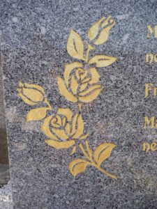 Gravure et décoration de pierres tombales