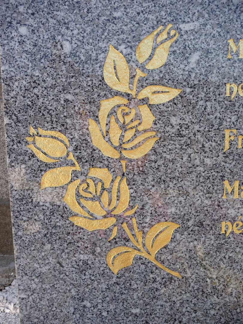 Gravure et décoration de pierres tombales