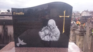 Décoration de stèle