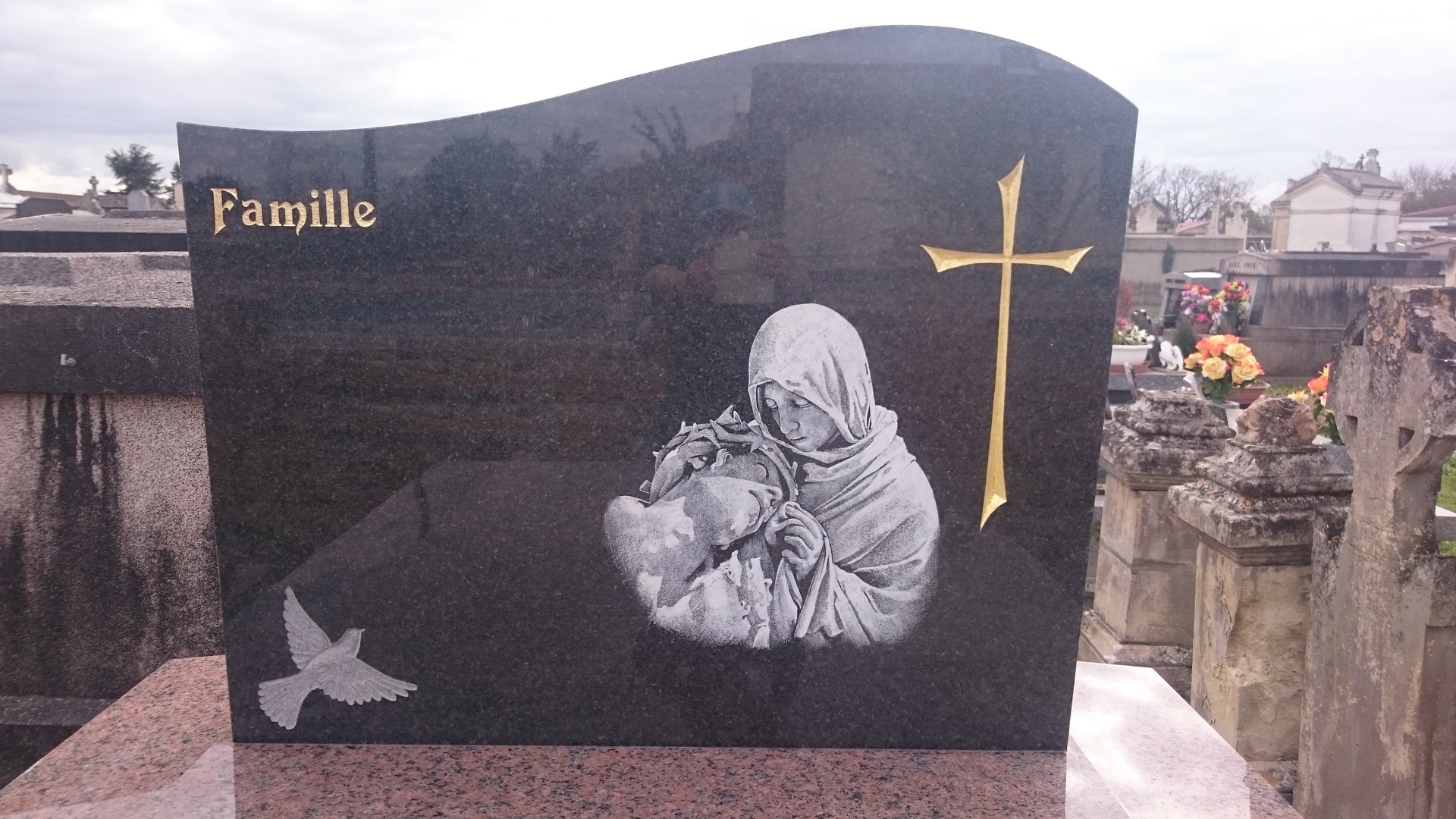 Décoration de stèle