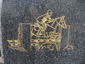 Gravure et dorure pour tombes funéraires