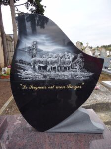 pierre tombale et gravure
