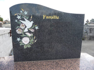 Personnalisé la stèle pour rendre hommage