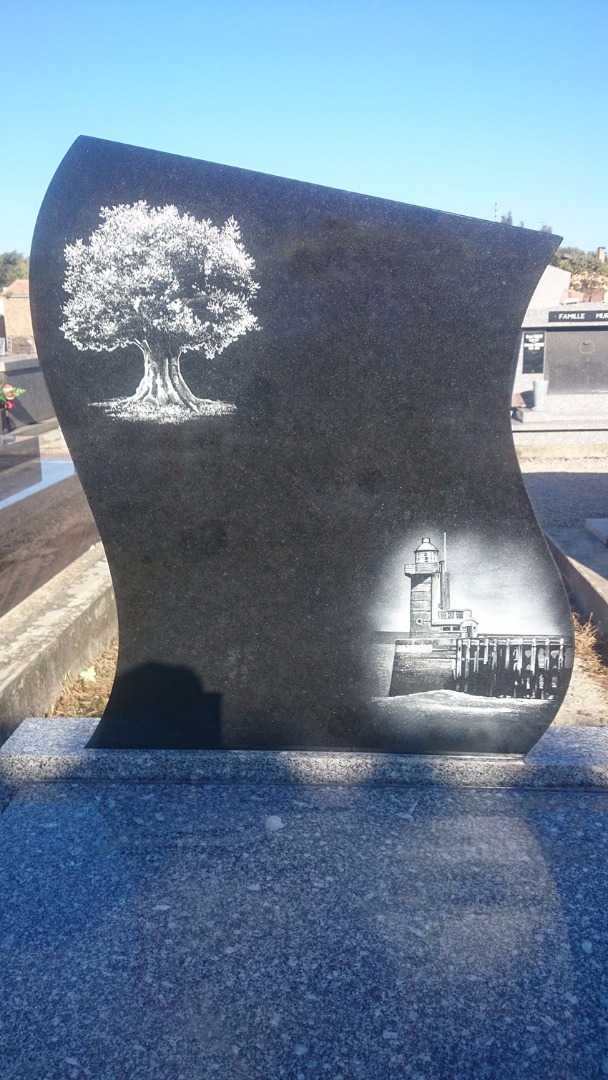 Pierre tombale en coeu