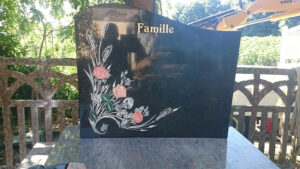 Stèle sculptée et gravée