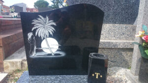 Stèle en forme de coeur